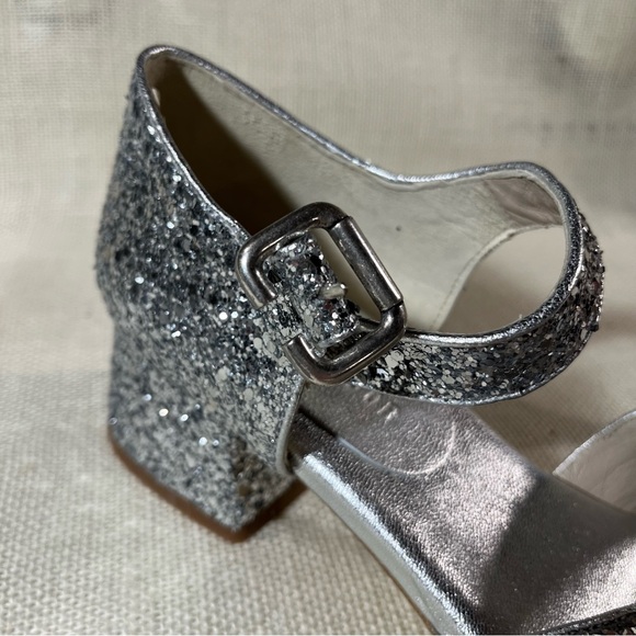 Freda Salvador Fisherman Midheel Sandal Silver NIB - Picture 4 of 9